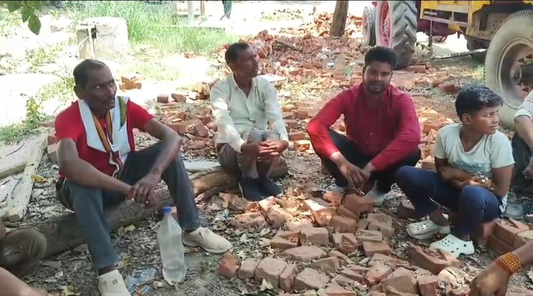 घटनास्थल पर मौजूद परिजन