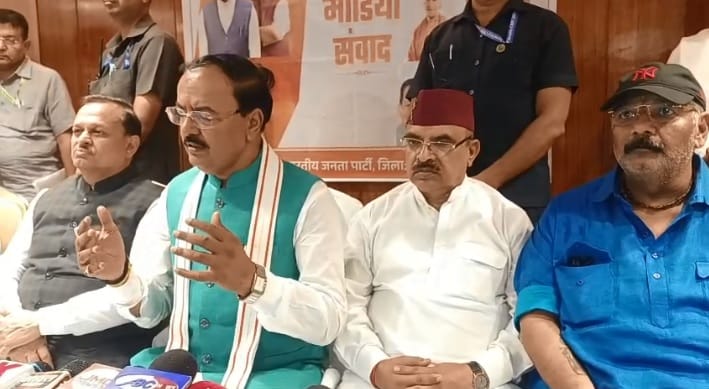 Kanpur Keshav Prasad Maurya stating that 25 26 SP MPs are ready to break away
