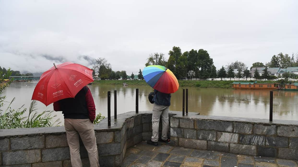 Mercury rose due to intense sunshine since morning; clouds brought relief in the evening.
