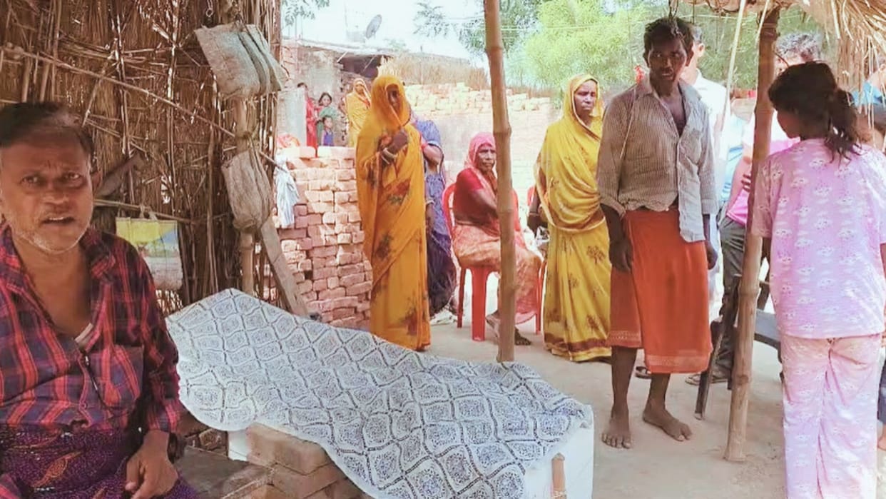 Teenage laborer dies electrocution while working house parents work laborers Sikandrabad mourning prevails