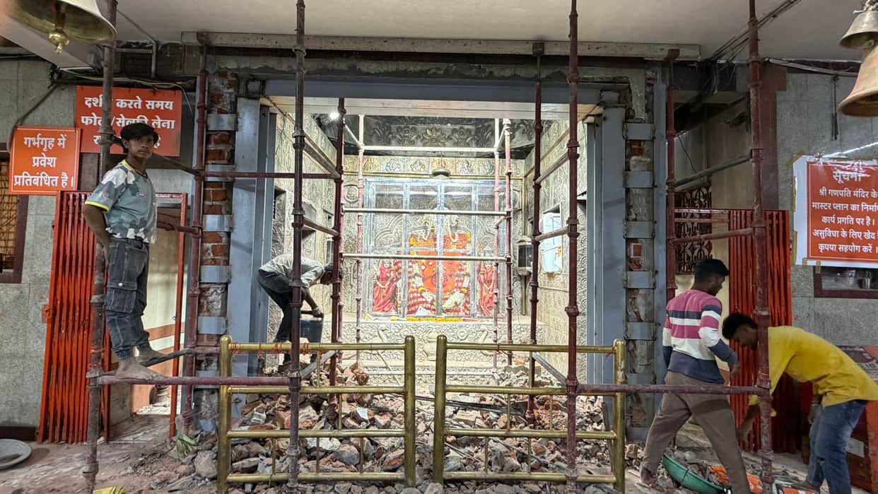 Khajrana Ganesh Temple: Main entrance to the sanctum sanctorum of Indore's famous Khajrana Ganesh temple widen