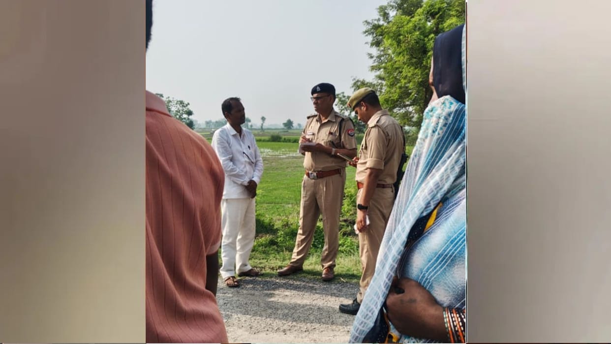 Body of Anil Sahani found hanging from a noose at the canal regulator in Barwa Digambar village, Maharajganj.