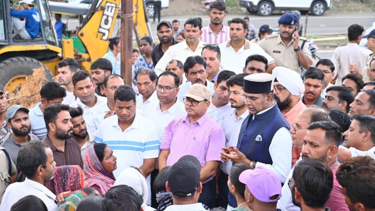 10-lane road project: Minister Sarang prioritizes rehabilitation of affected people; no poor family will be le