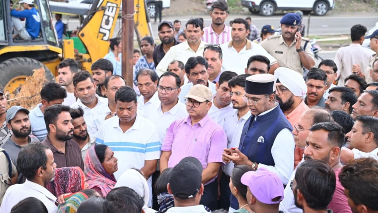 10-lane road project: Minister Sarang prioritizes rehabilitation of affected people; no poor family will be le