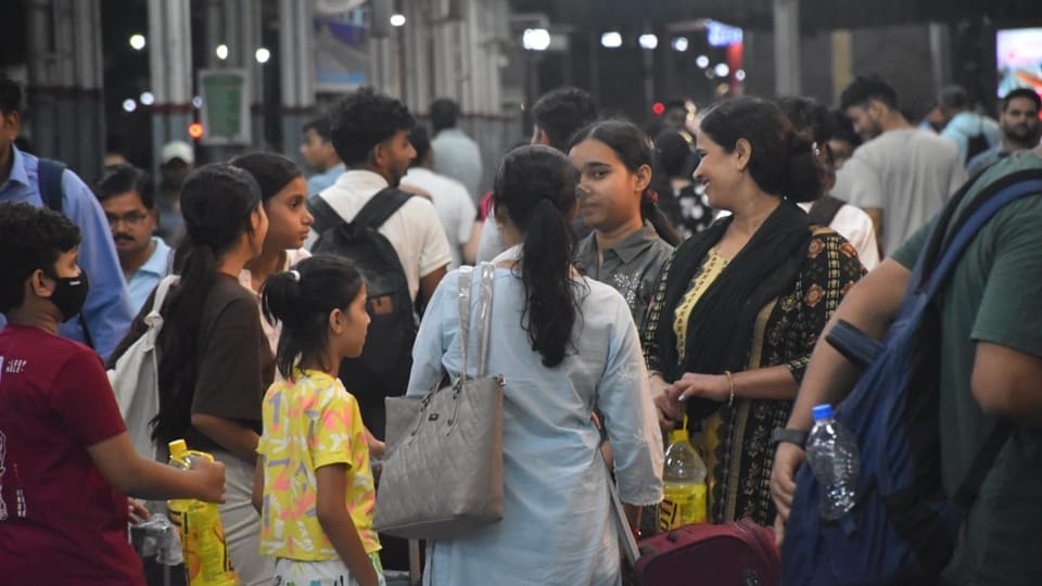 Routes of trains bound for Moradabad changed suddenly; evening trains arrived at night.