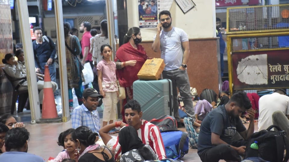 Routes of trains bound for Moradabad changed suddenly; evening trains arrived at night.
