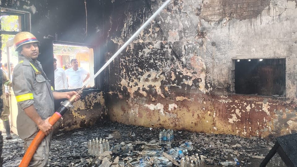Moradabad: Massive fire at the 24th Battalion PAC canteen; two cylinders exploded
