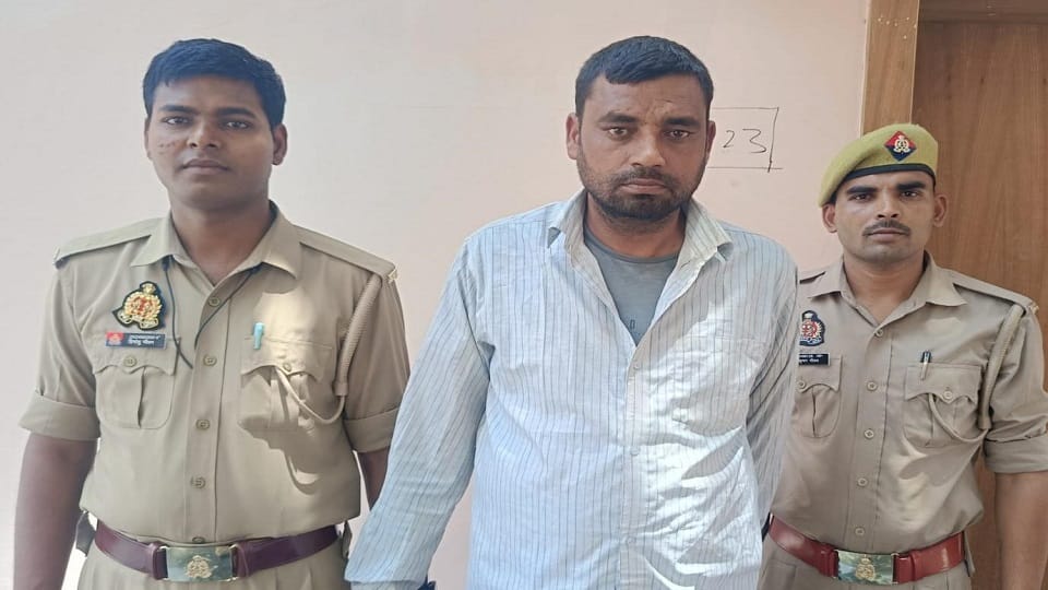 Member of gang circulating counterfeit notes at Adhik Maas fair arrested at goverdhan in mathura