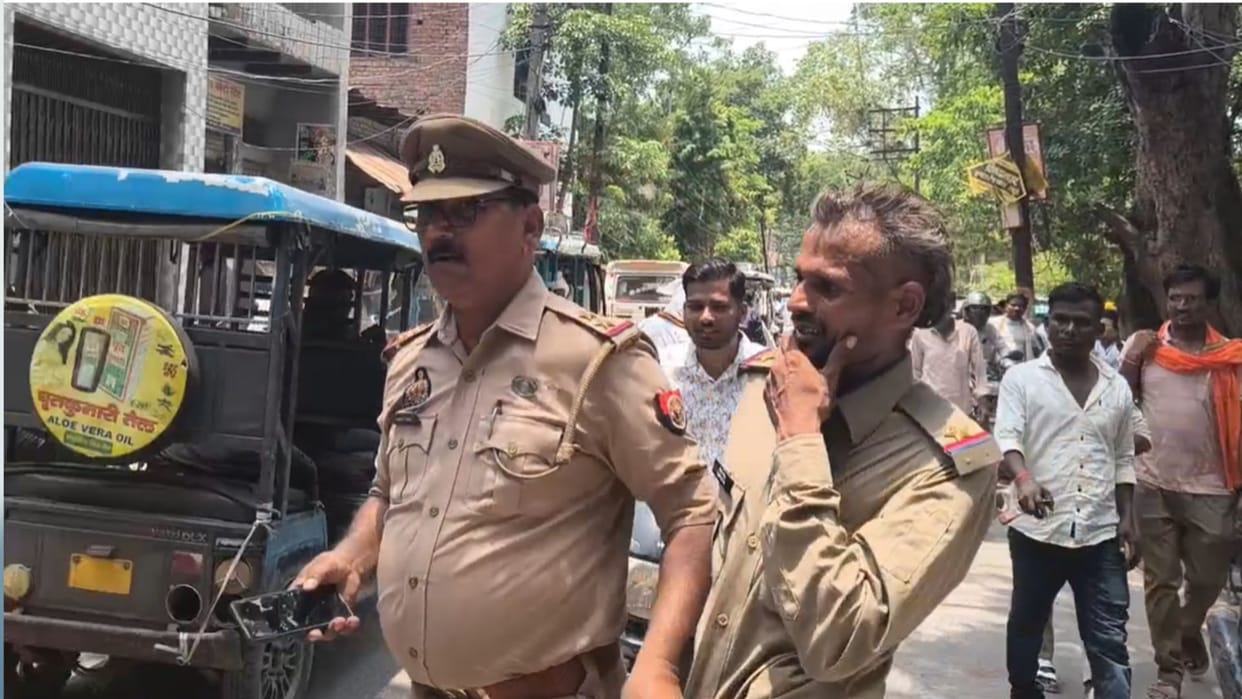 Fake sub-inspector found roaming Collectorate in uniform police took him into custody in mirzapur