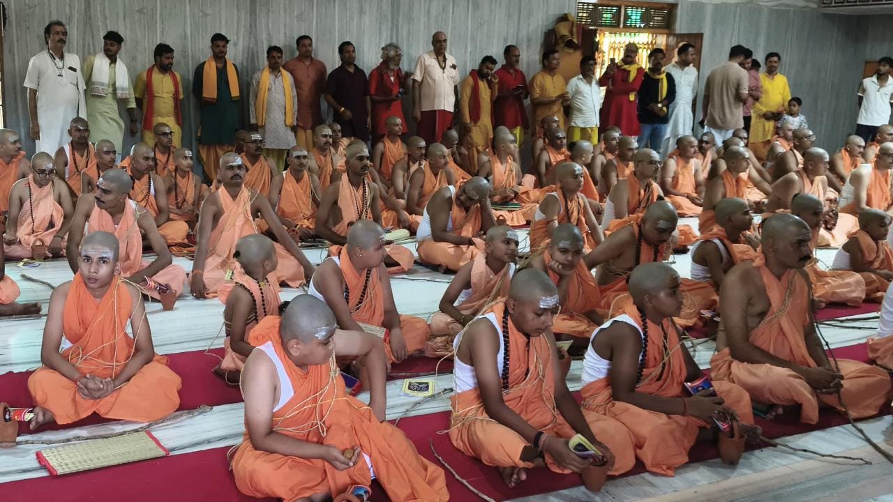 पीतांबरा पीठ पर होता वटुकों का यज्ञोपवीत संस्कार