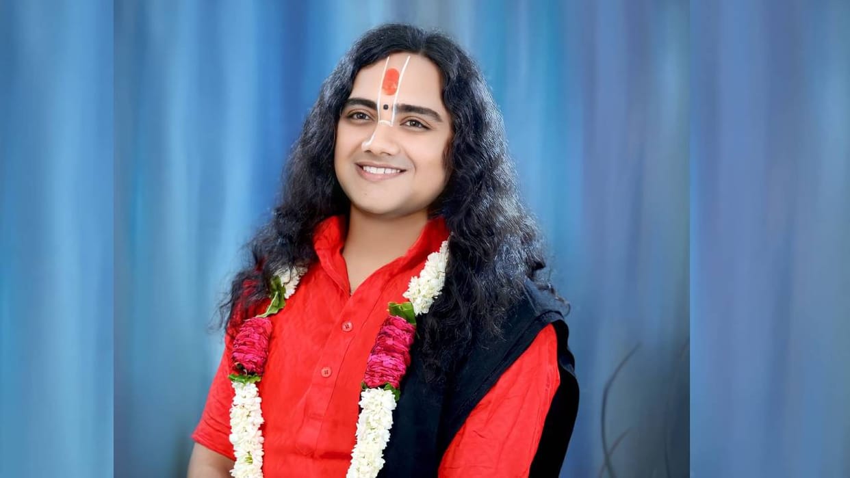Ayodhya: Net tightens around rape-accused preacher Pawan Dev Maharaj; reward of ₹15,000 announced.