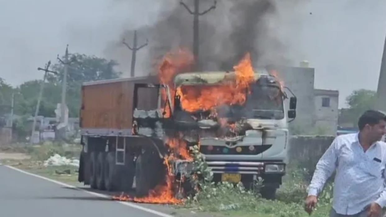 Kotputli-Behror News: Fire breaks out on NH-48, trailer engulfed in flames; swift action averts major mishap