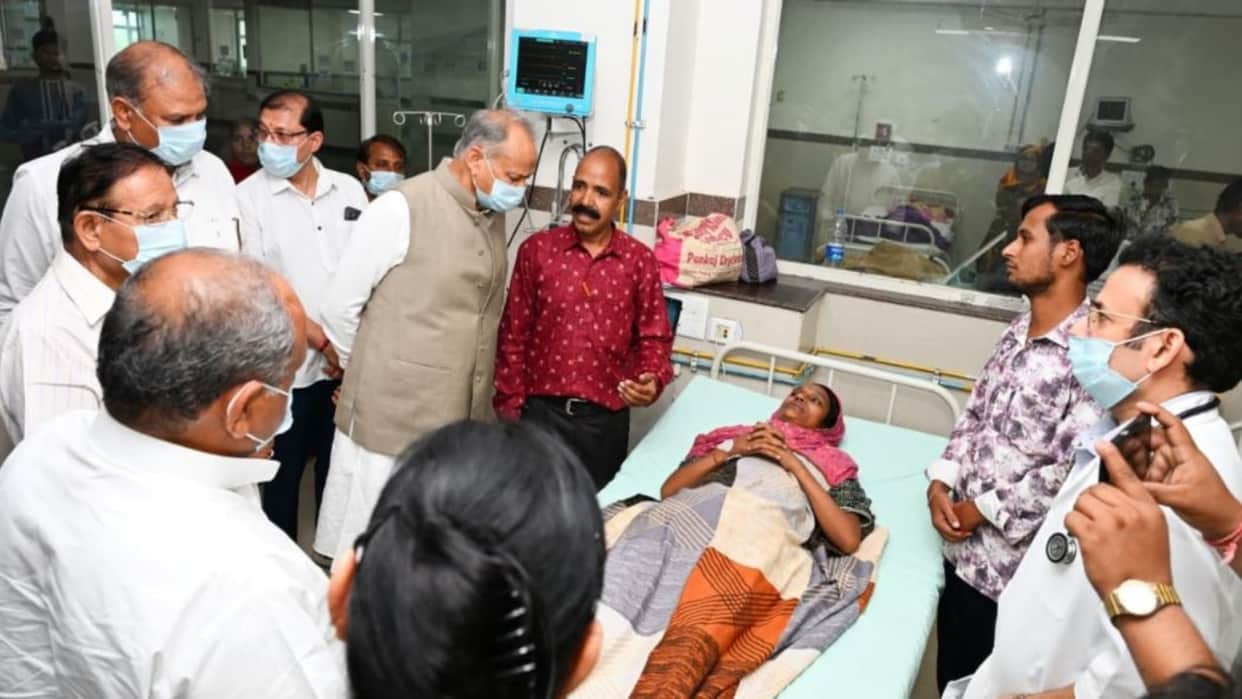 Kota News: Gehlot visits hospital, alleges government negligence, questions probe into maternal deaths