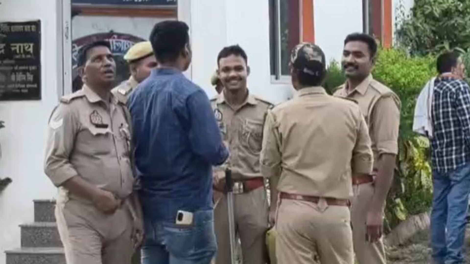 सदर तहसील में पुलिस टीम।