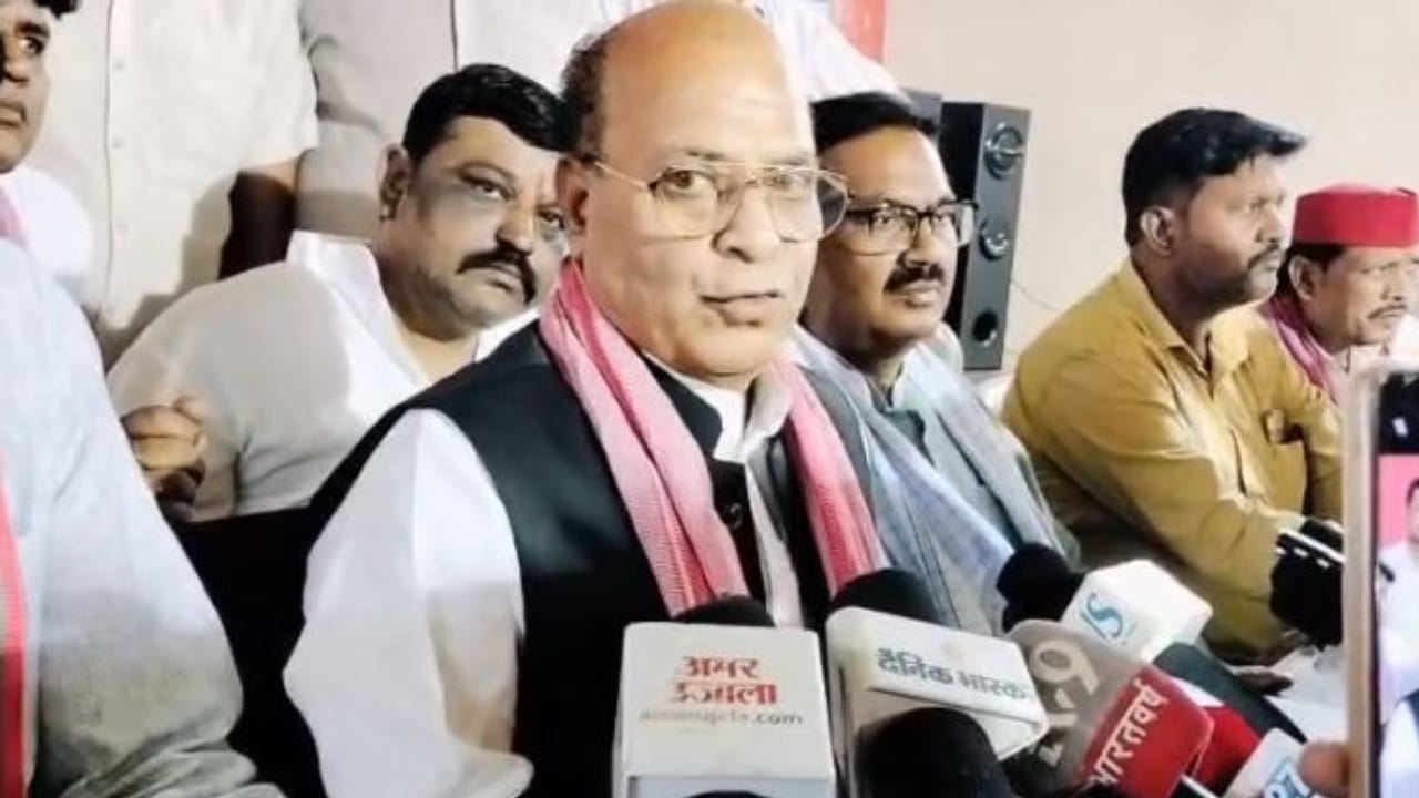 सपा के राम आसरे विश्वकर्मा।