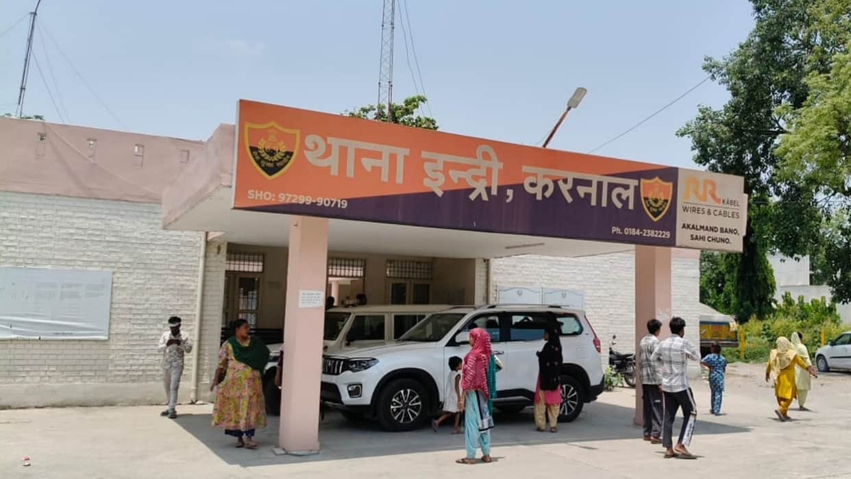 poultry supplier was robbed under the pretext of making an inquiry 20,000 was snatched at gunpoint In Karnal