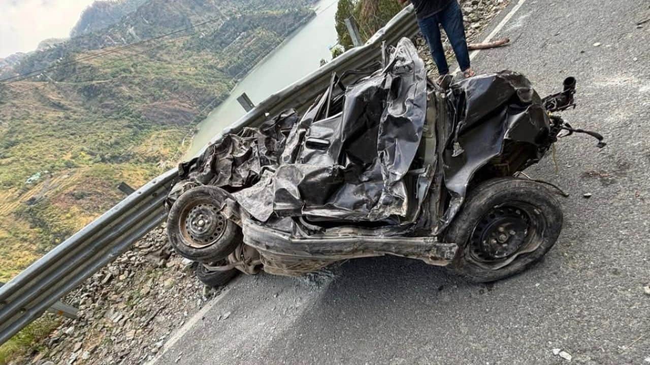 दुर्घटनाग्रस्त कार।