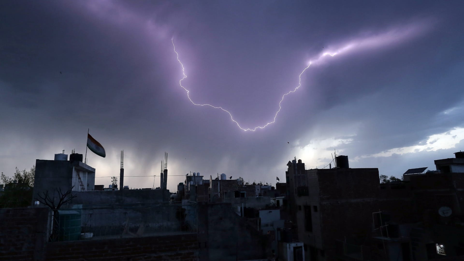 Dangers of Standing on Rooftop During Lightning: Rules and Safety Tips in hindi