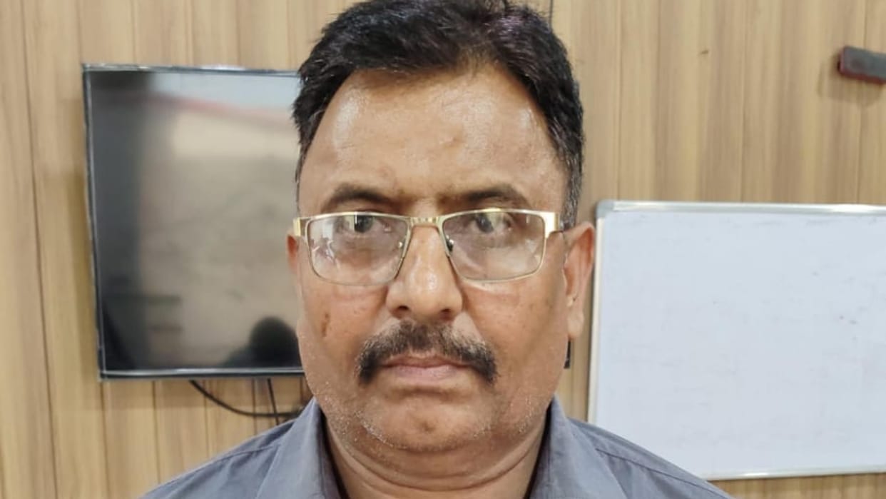 Collection Amin arrested while taking bribe in Sadar Tehsil Bareilly