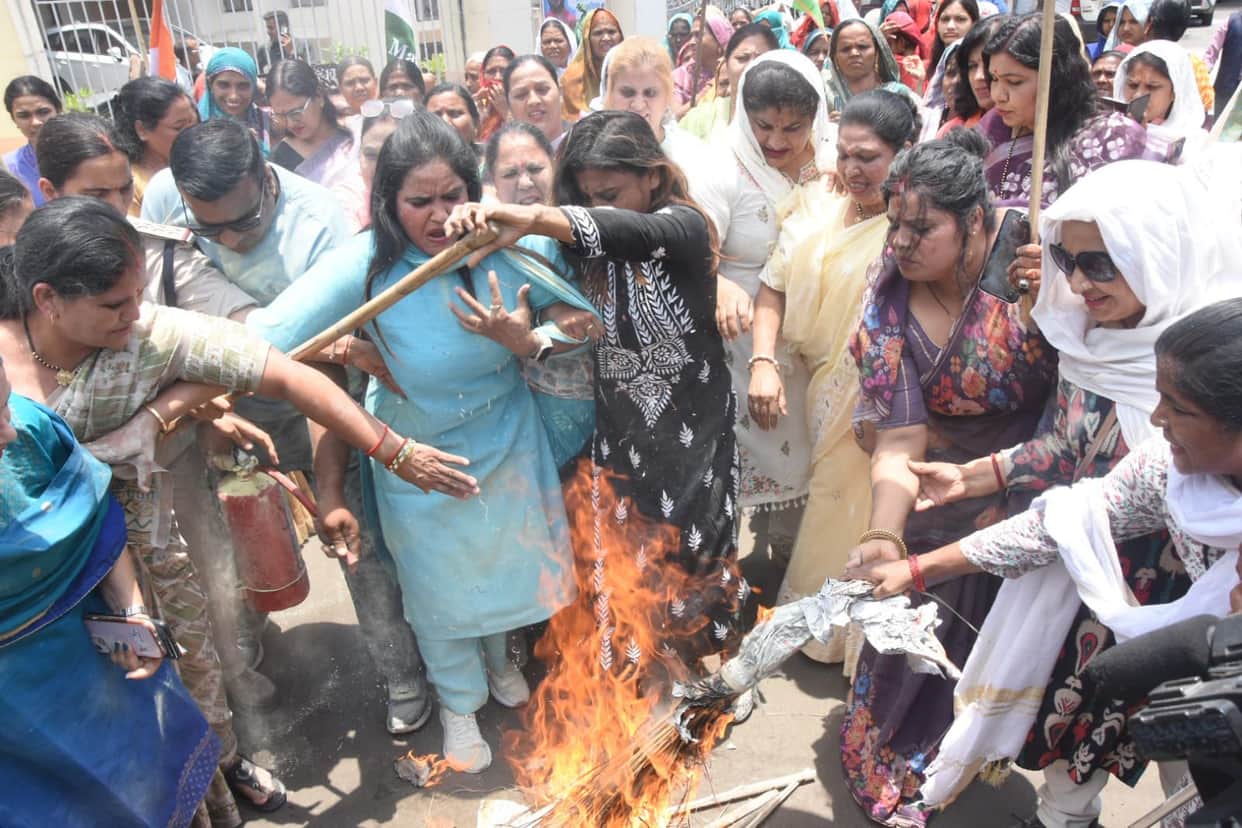 Bhopal: Mahila Congress protests over the Rajya Sabha row; President says BJP fears women's leadership; effigy