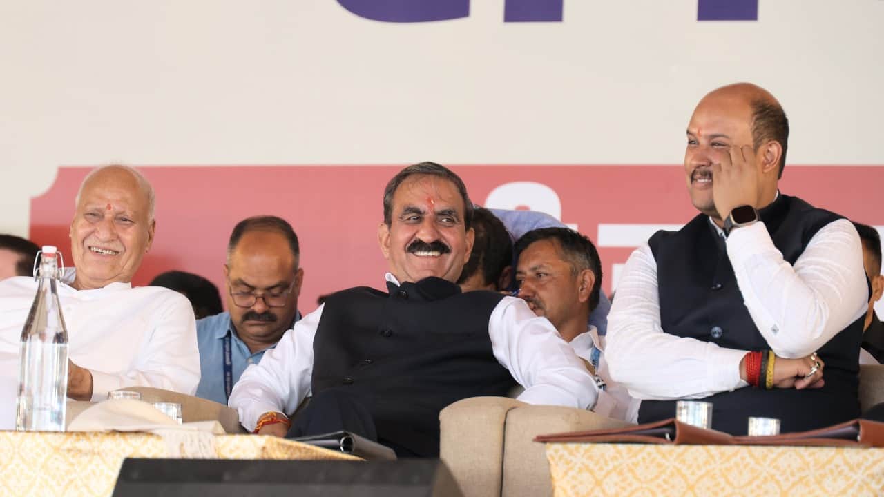 कांगड़ा में आयोजित कार्यक्रम के दाैरान मुख्यमंत्री सुखविंद्र सिंह सुक्खू व मंत्री।