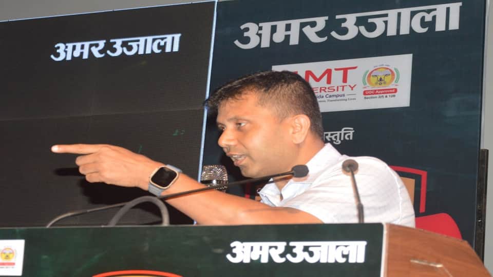 Over 350 Meritorious Students Honoured at Bhavishya Jyoti Programme in Agra