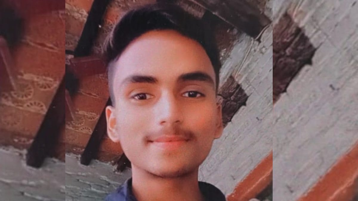 Bihar News : 11th Student found hanging Dupatta in friend room; family suspects murder