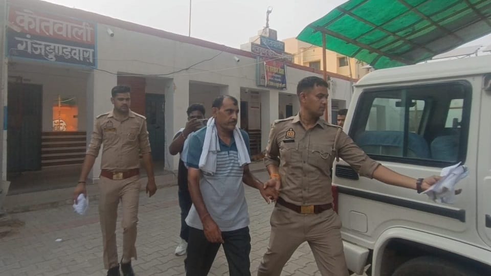 Sub Inspector arrested for accepting bribe of ten thousand in exchange for an investigation report