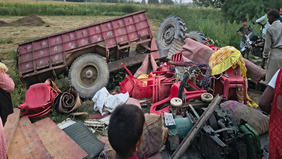 Farrukhabad: Nine injured after speeding tractor-trolley loaded with tent equipment overturns
