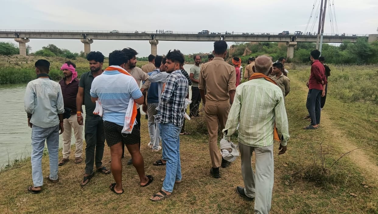 Orai Three youths drowned in deep water after entering River to bathe police and divers are engaged in search