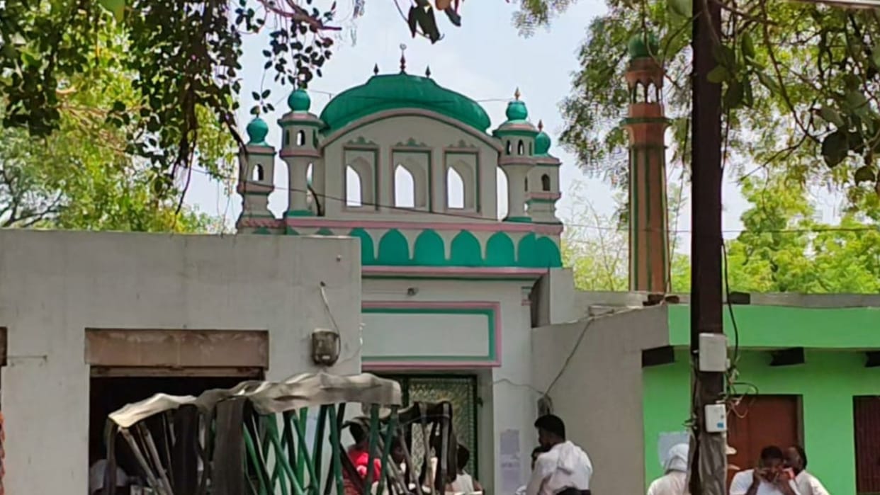 Kashi Railway Station Deadline for removing Ganj Shahida Mosque has expired now awaiting Railway action
