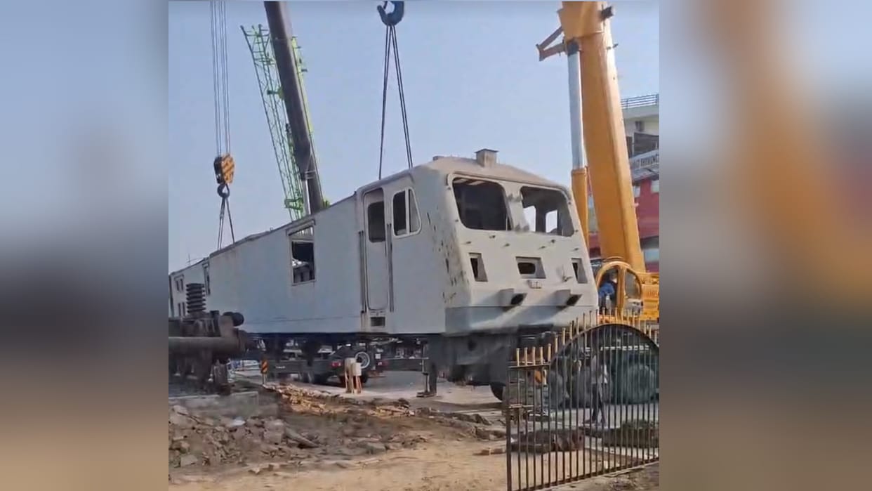 Railway News: Country first loco restaurant to open at Chhivki; old electric locomotive brought to the stati