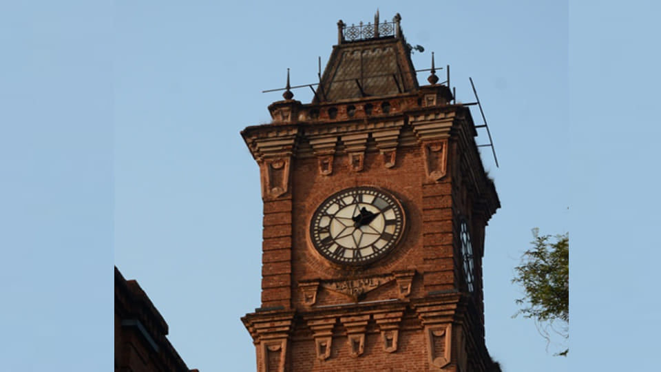 Kanpur: Clock hands stolen from Lal Imli; FIR ordered; mill management informed BIC officials.