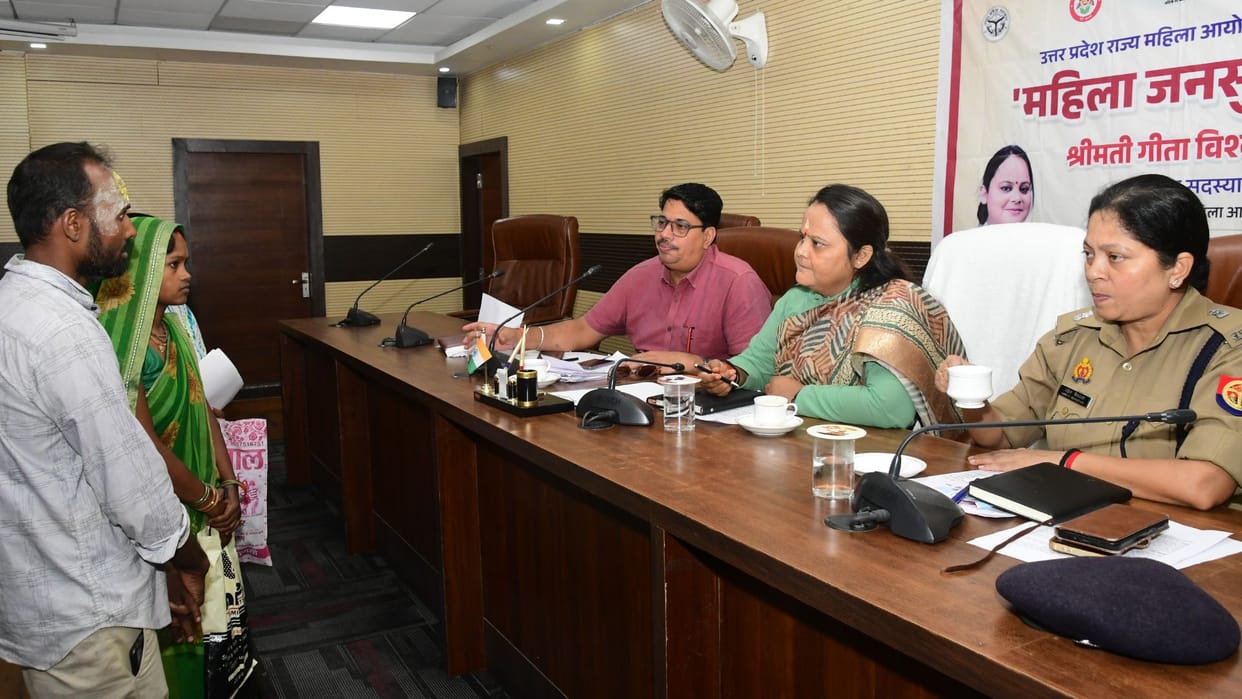 Women Commission hearing at Circuit House total of 28 complaints received in Varanasi