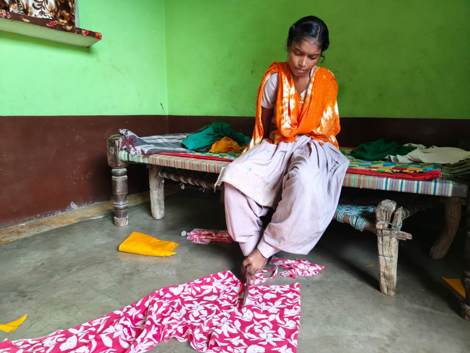 UP Girl Manju Inspirational Story Runs Computer, Sews Clothes and Pursues BA Degree With Her Feet