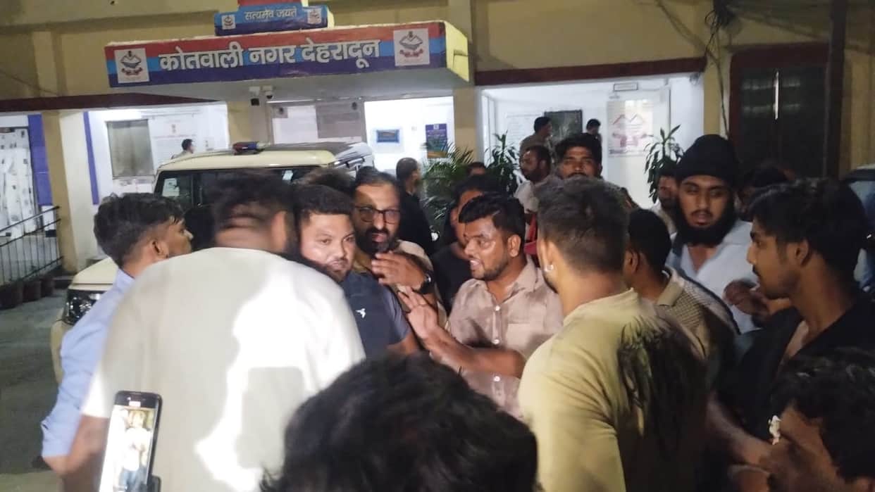 Dehradun News Dispute over molestation of minor girl Hindu groups beat up accused vandalized shop