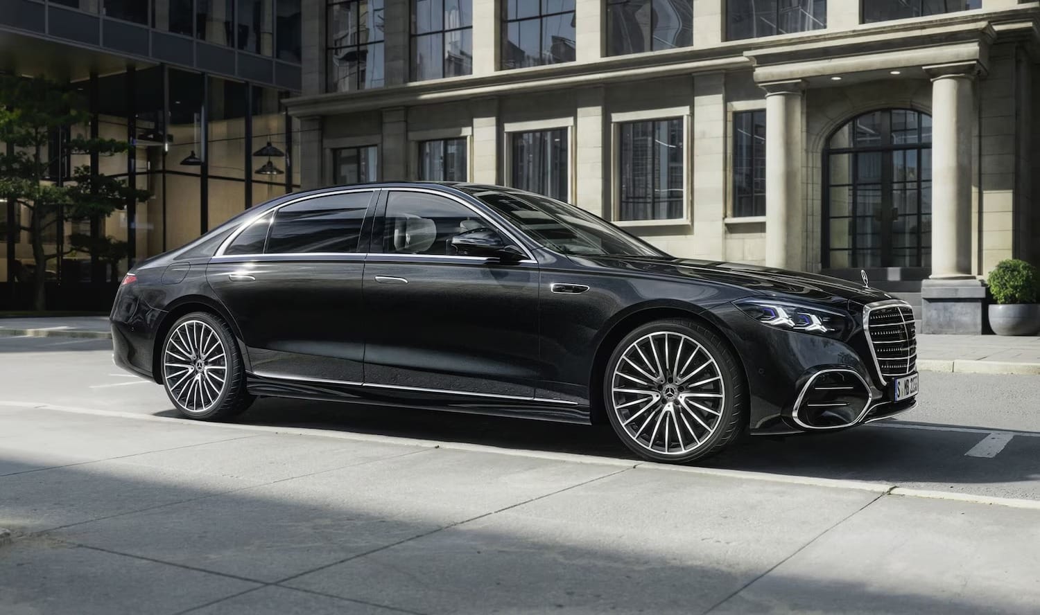 Mercedes-Benz Unveils India’s First PHEV S-Class with 115 km Electric Range