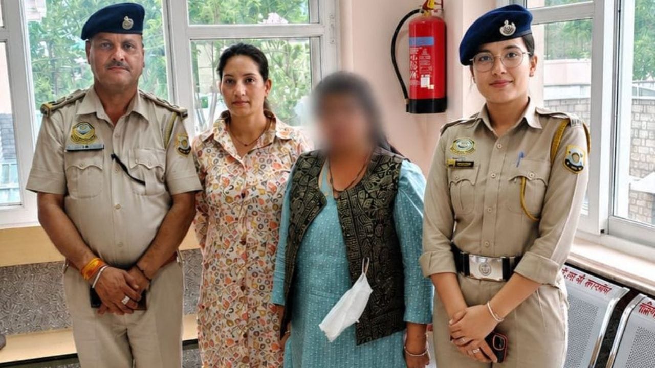 पुलिस की गिरफ्त में आरोपी।