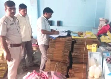 पुलिस और खाद्य सुरक्षा विभाग की संयुक्त कार्रवाई।