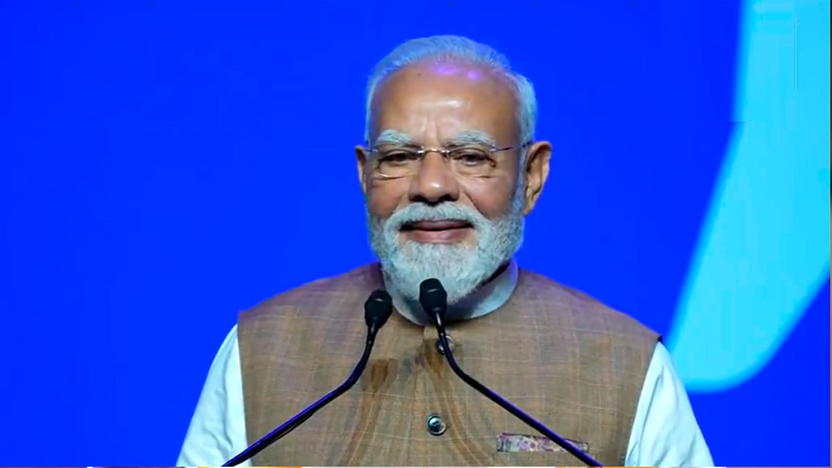 Pm Modi In Paris:पेरिस में भारतीय समुदाय से बोले पीएम मोदी, कहा- भारत के हर  कोने का प्रतिनिधित्व यहां मौजूद - Prime Minister Narendra Modi Addresses  Members Of The Indian Diaspora In