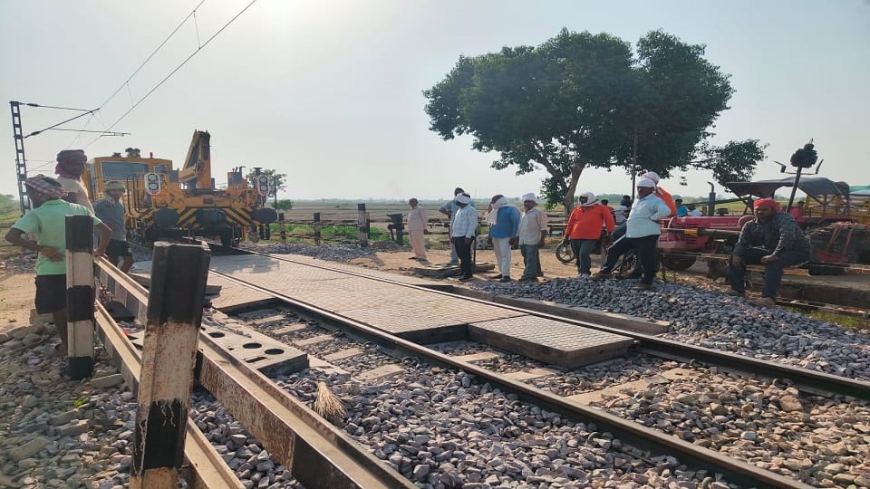 Trouble due to closure of railway gate