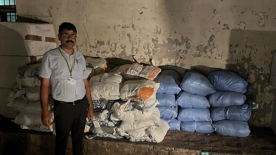 40 quintals of adulterated khoa were seized near parcel office at Agra Cantt