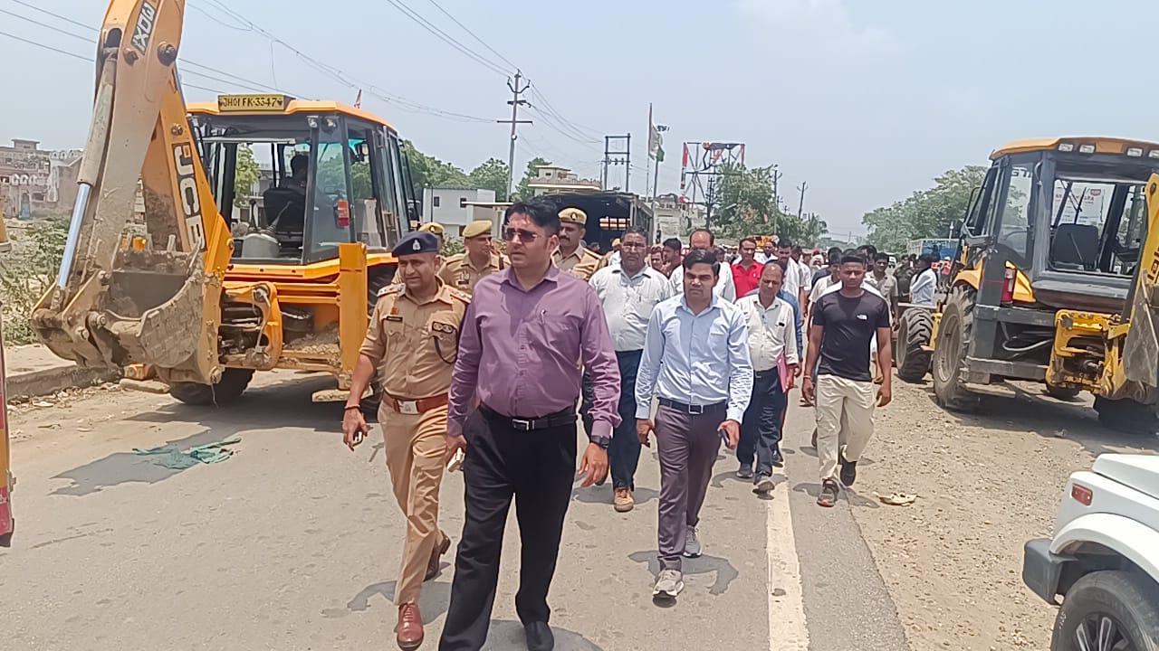 Meerut: Bulldozer Action On Pond Land, 21 Illegal Houses Demolished, Woman Falls Ill During Drive