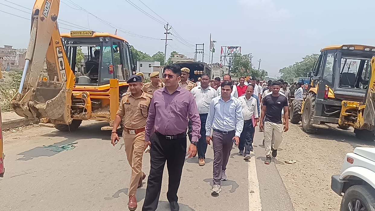 Meerut: Bulldozer Action On Pond Land, 21 Illegal Houses Demolished, Woman Falls Ill During Drive