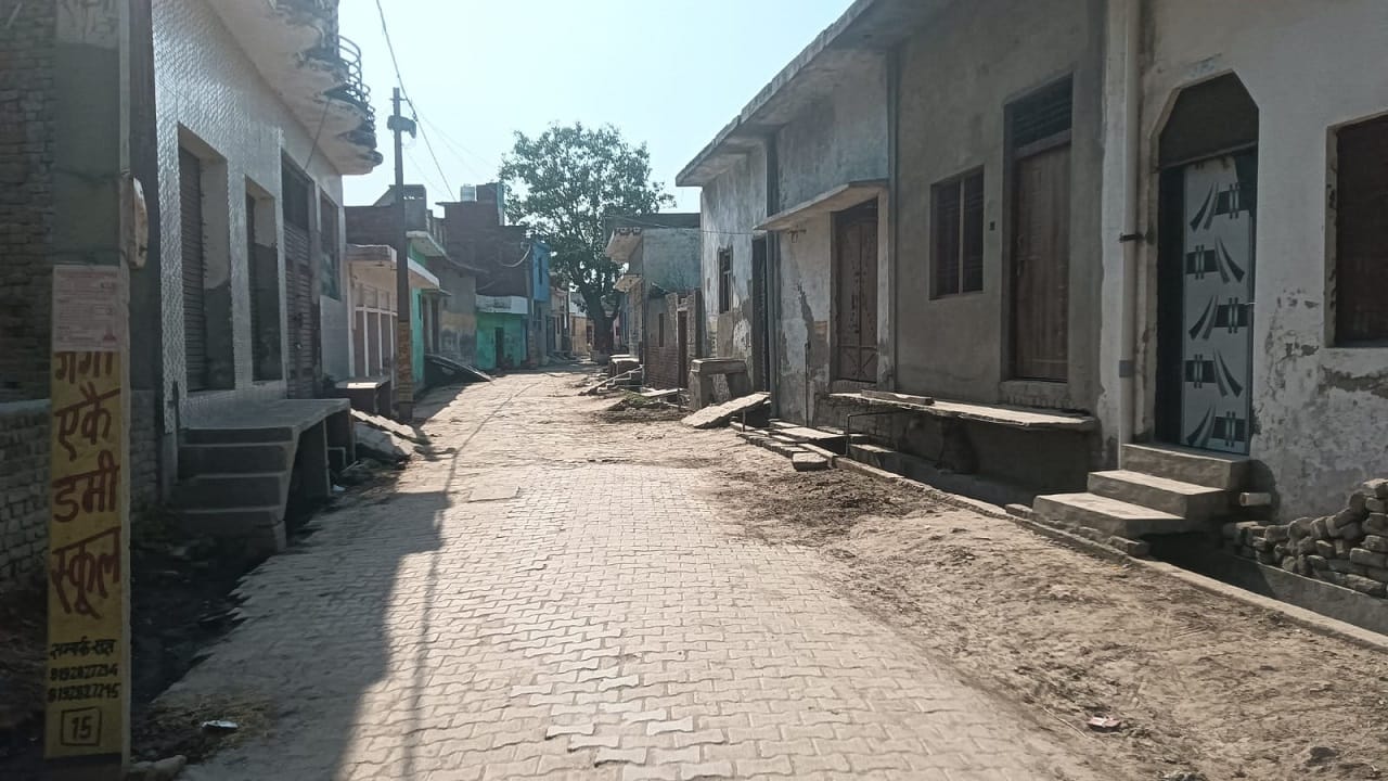 Budaun Accident Two tractors racing on highway ran over e-rickshaw accident left family with lifetime of grief