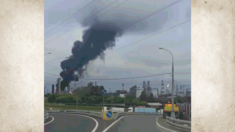 Ukraine attacks Moscow oil refinery for the second time in a week; multiple flights disrupted.