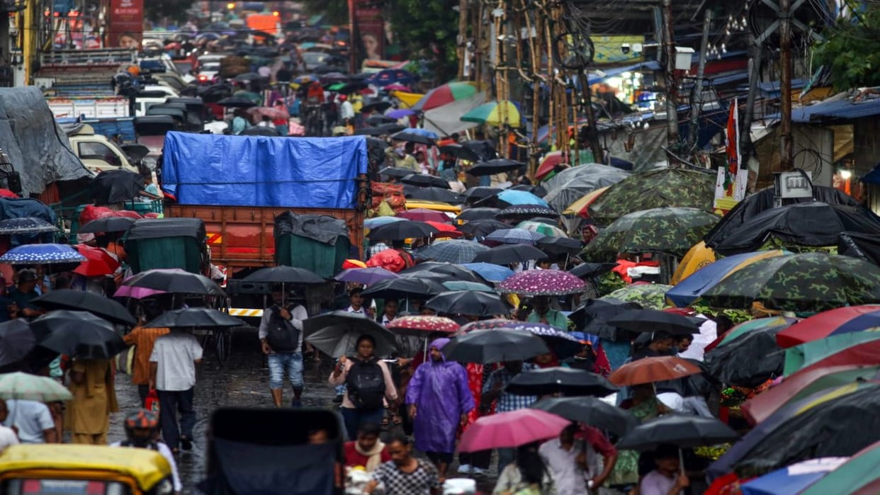 West Bengal Heavy rains disrupt normal life; 'Red Alert' issued for North Bengal for 4 days.
