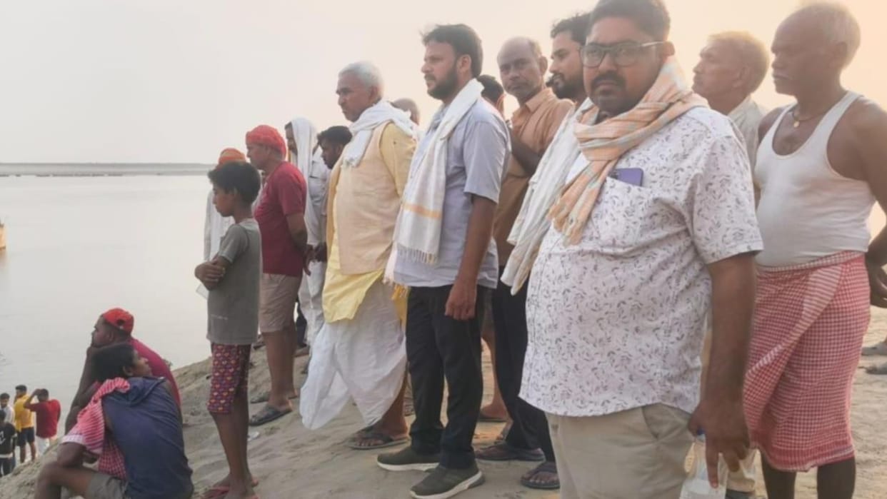 Ballia Farmer drowns bathing in Ganges police and divers engaged search operation distraught family