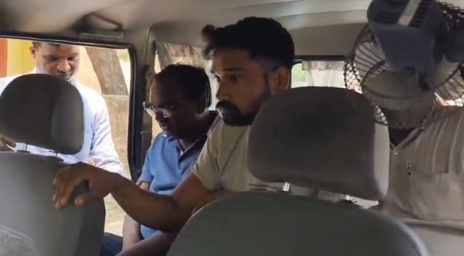 खनन अधिकारी रिश्वत लेते गिरफ्तार