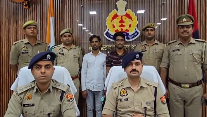 Auraiya Two cunning criminals targeting vacant houses arrested 2 lakh cash recovered three major cases solved